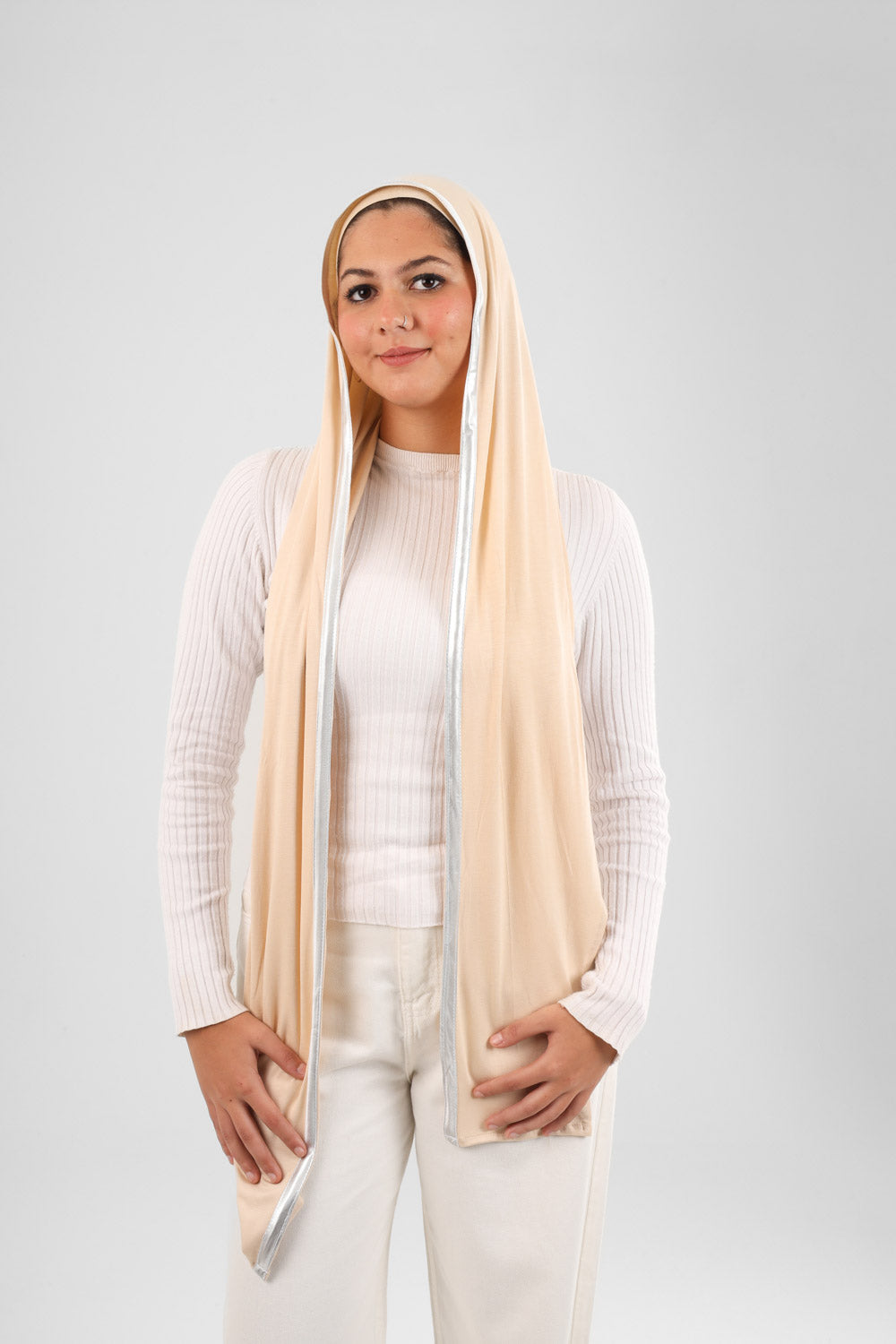 Cap scarf beige and silver